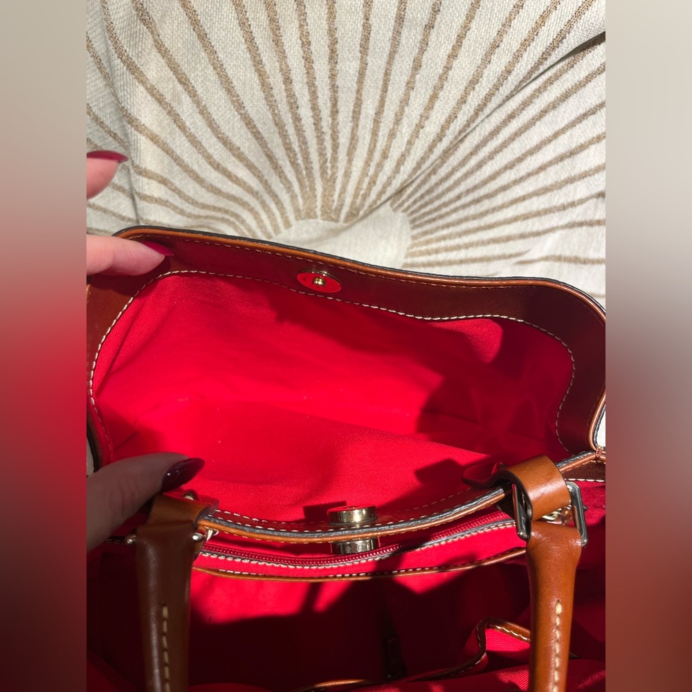 Dooney and Bourke Large Barlow bag and dust bag - Picture 5 of 16